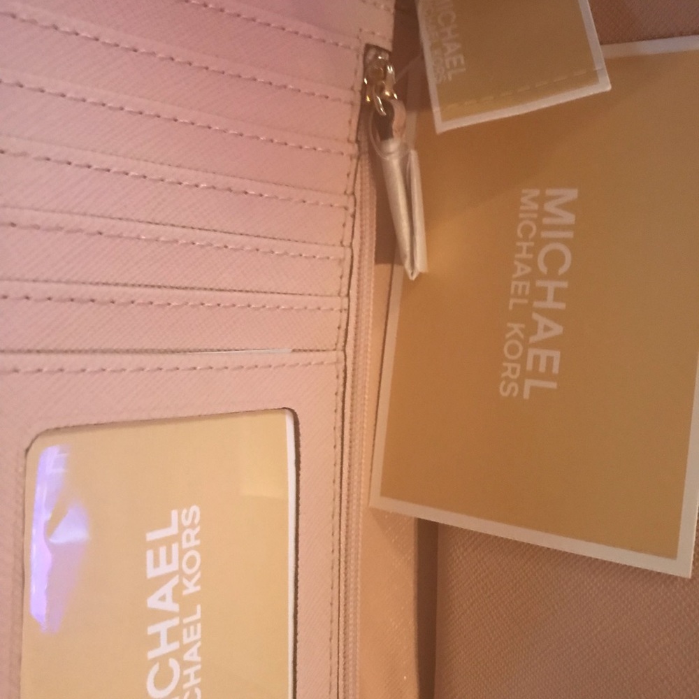 Michael Kors ❤️SOLD❤️ - Picture 3 of 8